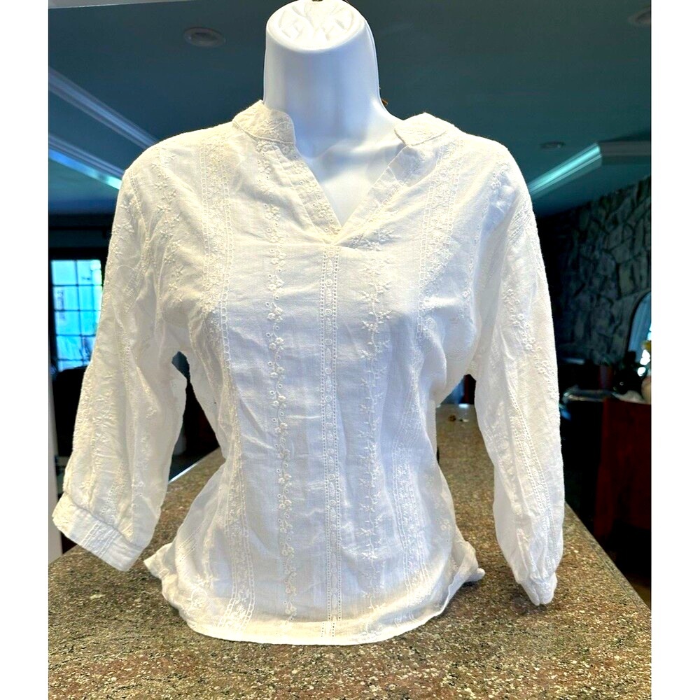 Size S Banana Jenas White 3/4 Sleeve ebmroidered chainof flowers gauzy cottTop